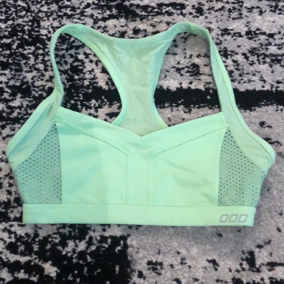 Lorna Jane Tops - Light Green Lorna Jane Sports Bra